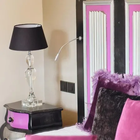 Au Petit Manoir Bed & Breakfast