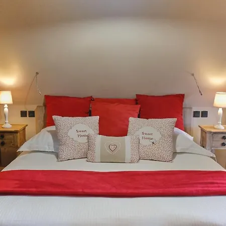 Au Petit Manoir Bed & Breakfast