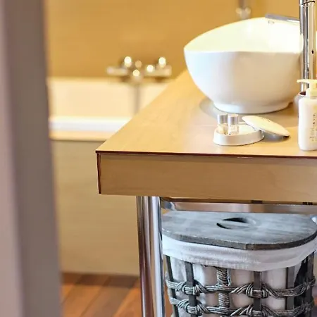 Au Petit Manoir Bed & Breakfast Socx