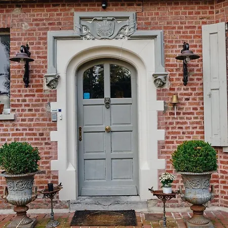 Bed & Breakfast Au Petit Manoir 4*