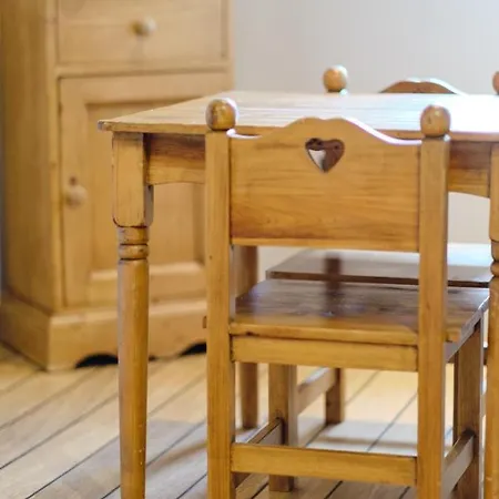 Au Petit Manoir Bed & Breakfast