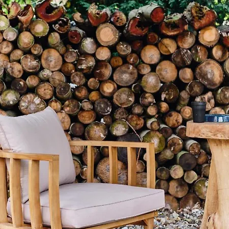 Au Petit Manoir Bed & Breakfast 4*