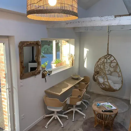 Bed & Breakfast Au Petit Manoir 4*