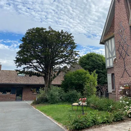 Au Petit Manoir Bed & Breakfast Socx