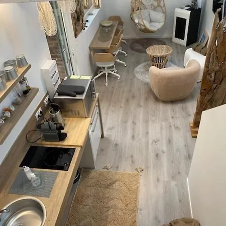 Au Petit Manoir Bed & Breakfast