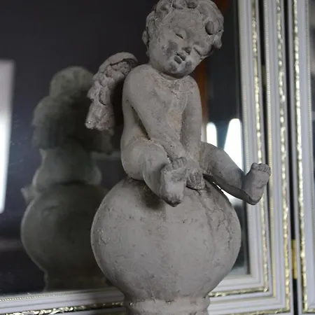 Bed & Breakfast Au Petit Manoir