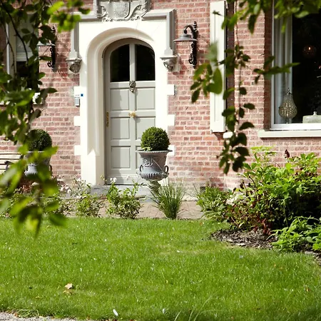 Bed & Breakfast Au Petit Manoir 4*