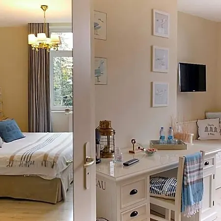 Bed & Breakfast Au Petit Manoir 4*