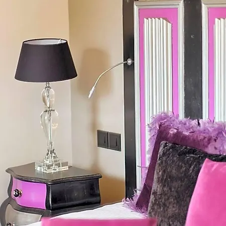 לינה וארוחת בוקר Au Petit Manoir 4*